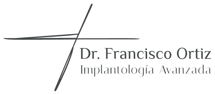 Dr. Francisco Ortiz, Cirujano Dentista e Implantólogo especializado en tratamientos avanzados de implantología y rehabilitación oral. Experiencia, precisión y cuidado en cada sonrisa.